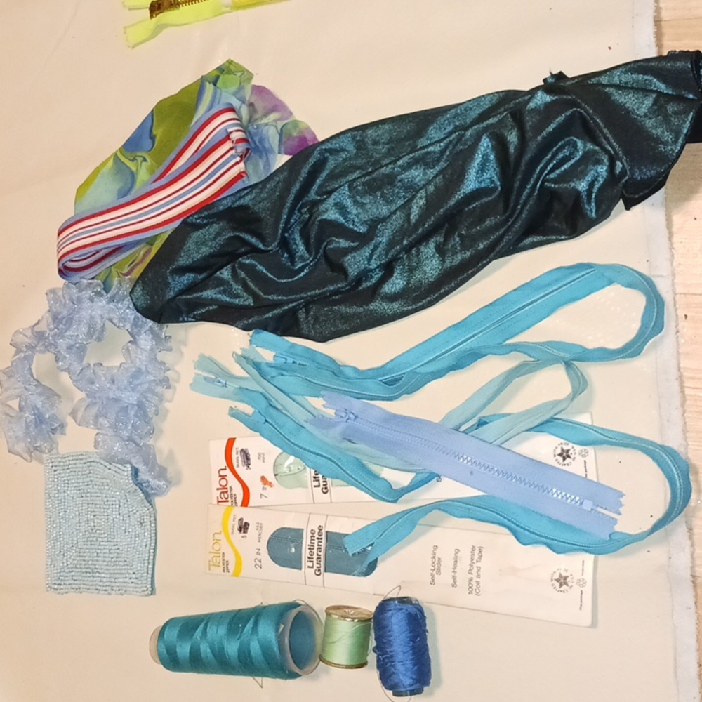 Light Blue zippers, threads & knickknacks (bundle)